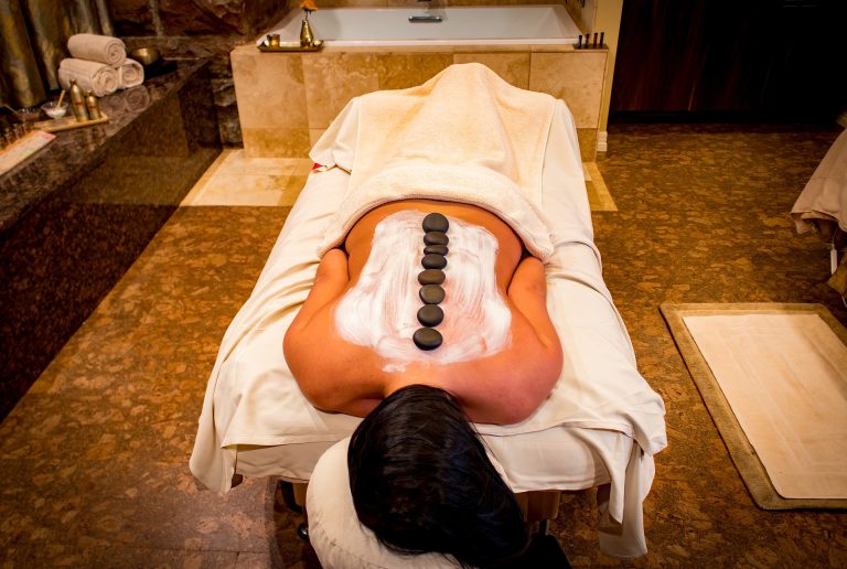 ORDOGYMASSAGE Notre entreprise accompagne les athlètes de haut niveau et les individus atteints de maladies chroniques vers une meilleure qualité de vie. En proposant des programmes personnalisés et adaptés, nous visons à optimiser leur potentiel et à favoriser leur bien-être au quotidien